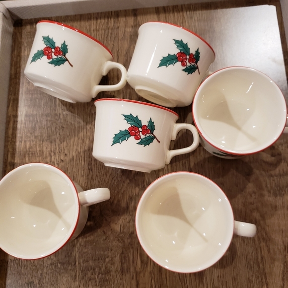 Taylor and Smith 6-Holly & berries Christmas cups. 2&1/2" tall and 3&1/2 wide - Picture 7 of 10